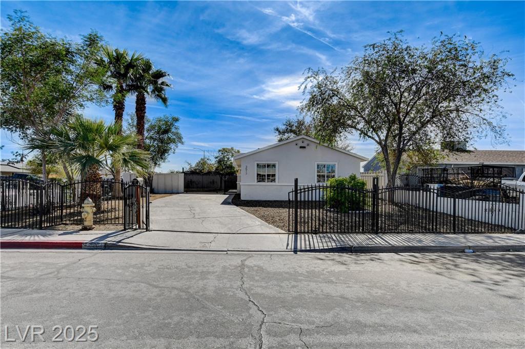 3517 Del Rio DR