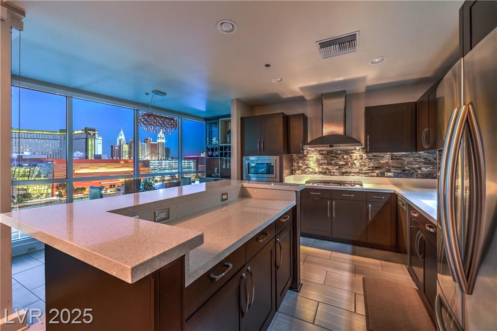 4575 Dean Martin DR
