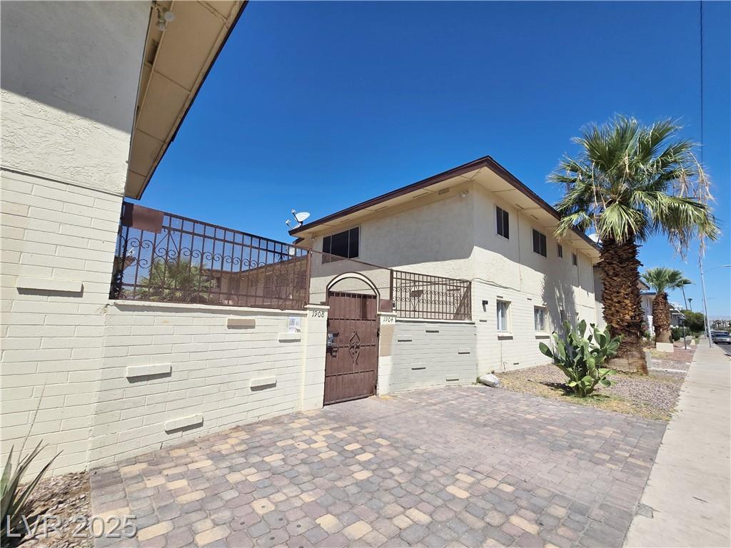 1904 Rexford DR