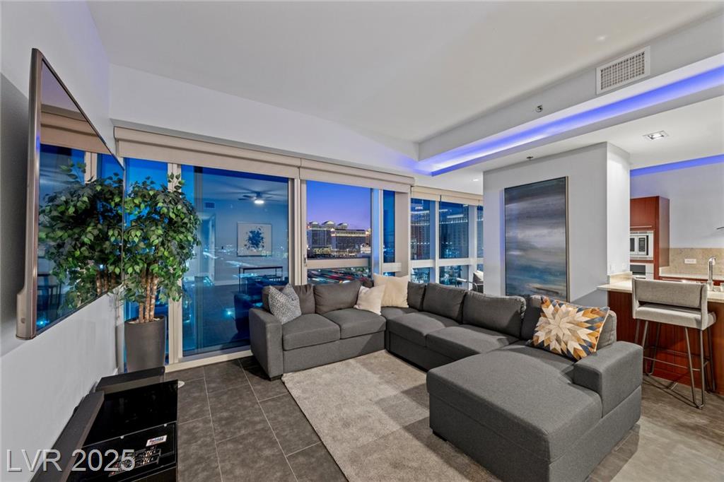 4471 Dean Martin DR