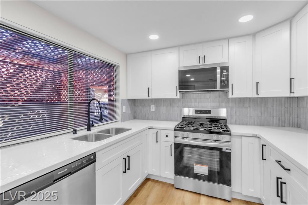2415 Pickwick DR
