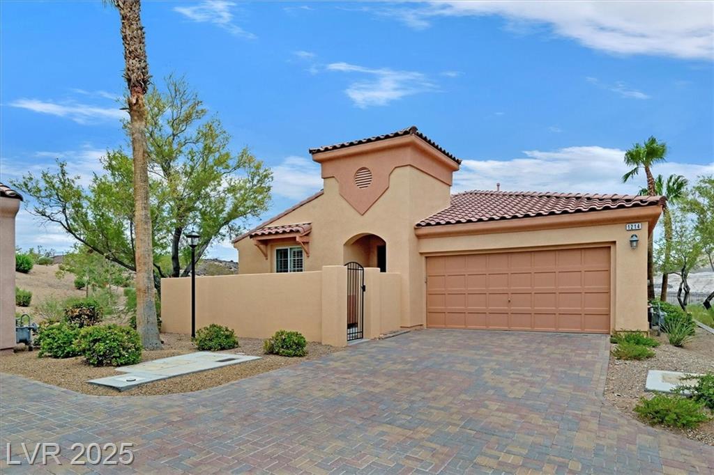 1214 Calcione DR