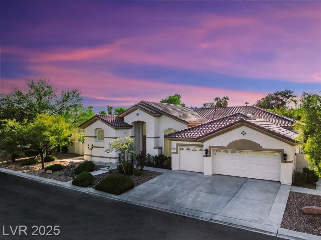 2213 PASEO CT