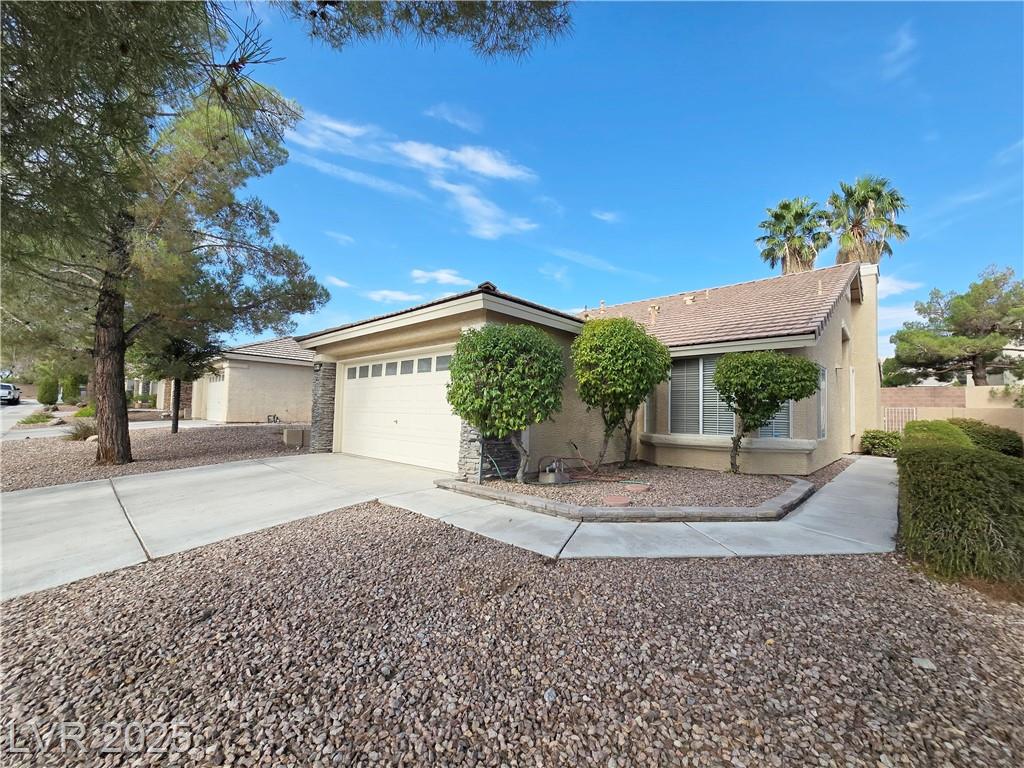 1825 Lyell Canyon LN