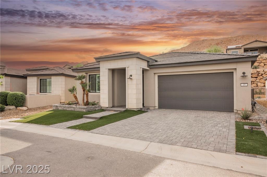 19 Desert Ivy LN