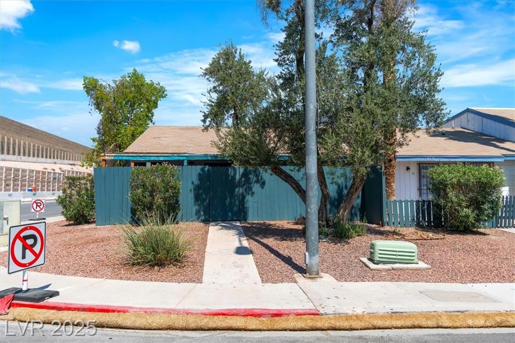 4227 White Sands AVE