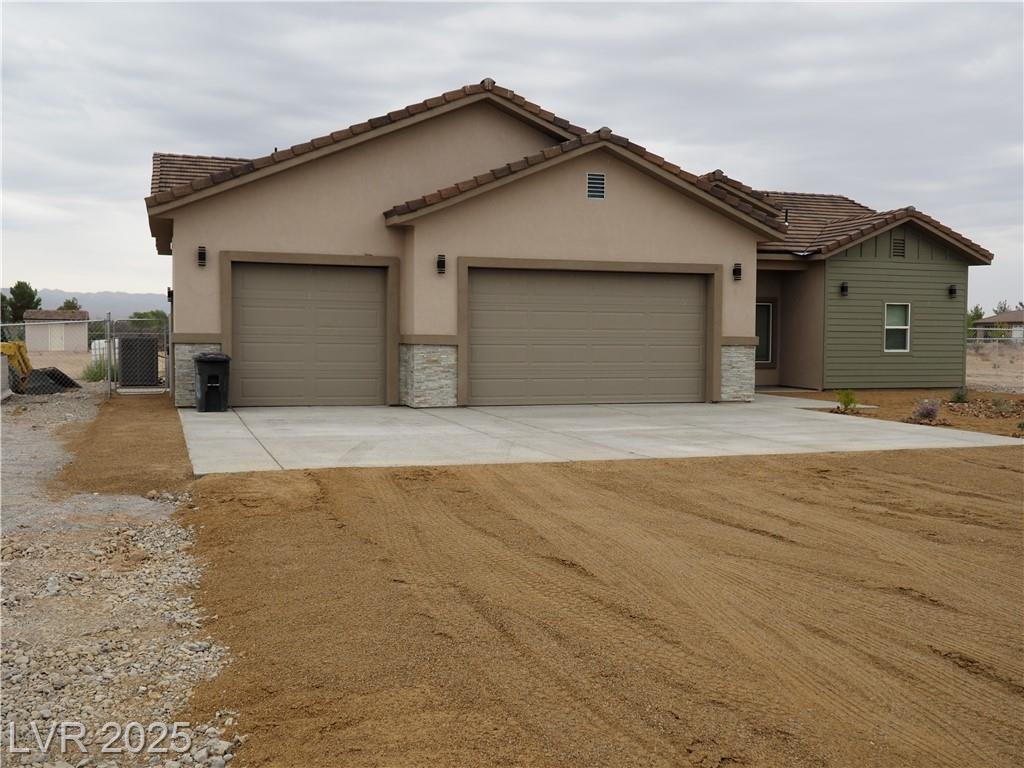 6141 Lisa LN