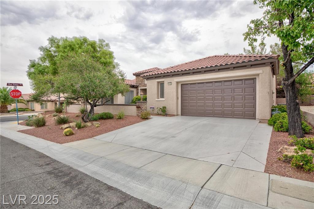 2120 Twin Falls DR