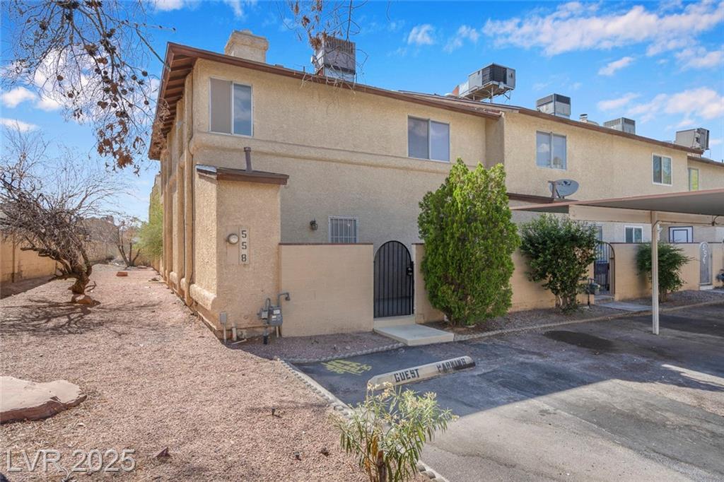 558 Kristin LN