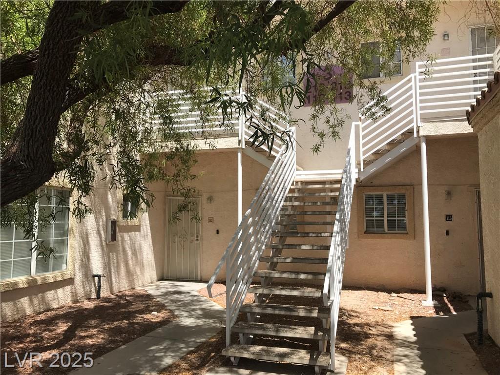 1900 Torrey Pines DR