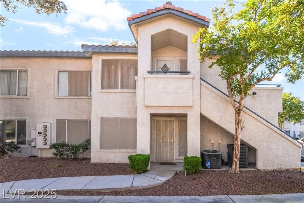 3066 Tarpon DR