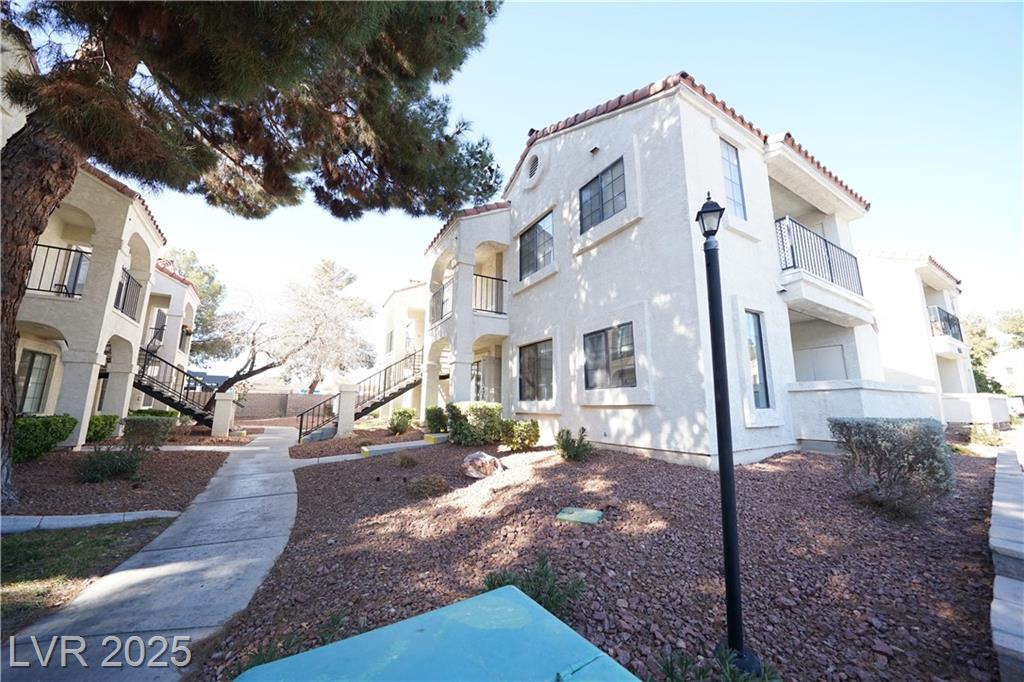 4896 Nara Vista WAY
