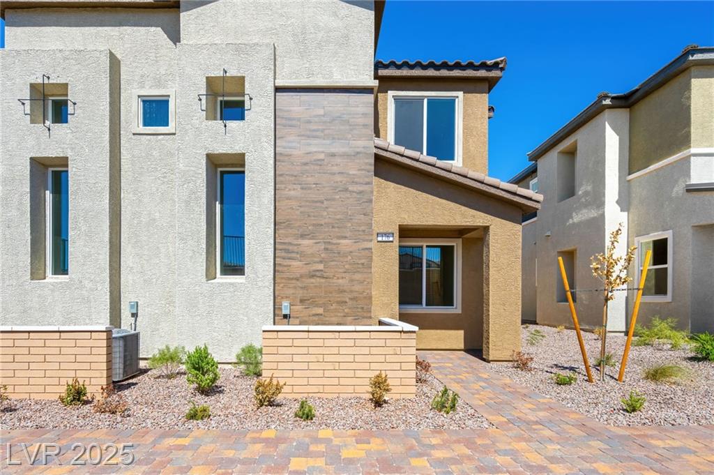 176 Freeport View PL