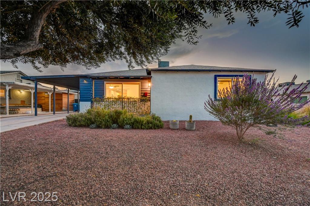 1342 Douglas DR