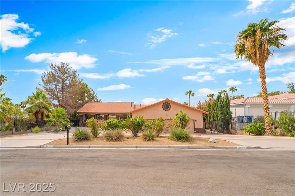 2817 La Mesa DR