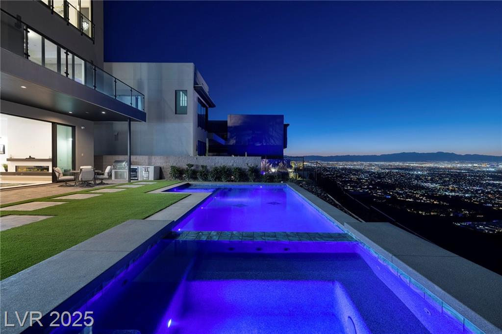 601 Overlook Rim DR