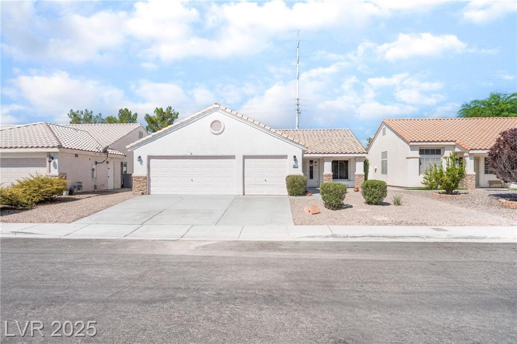 3621 Yorba Linda DR