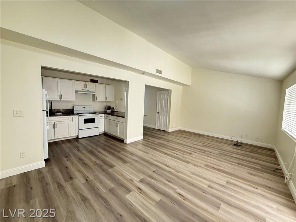 5195 Gray LN