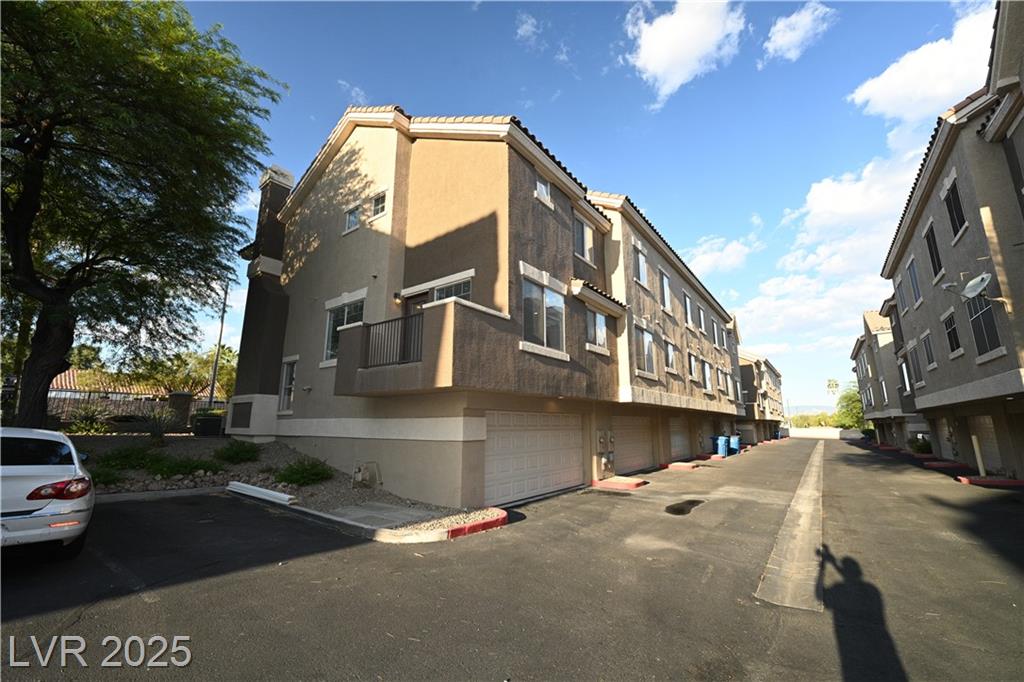 2775 Red Vista CT