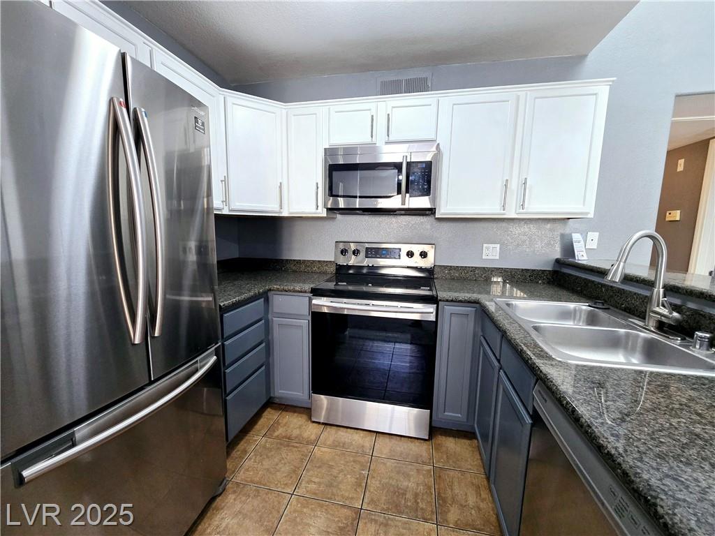 9325 DESERT INN RD