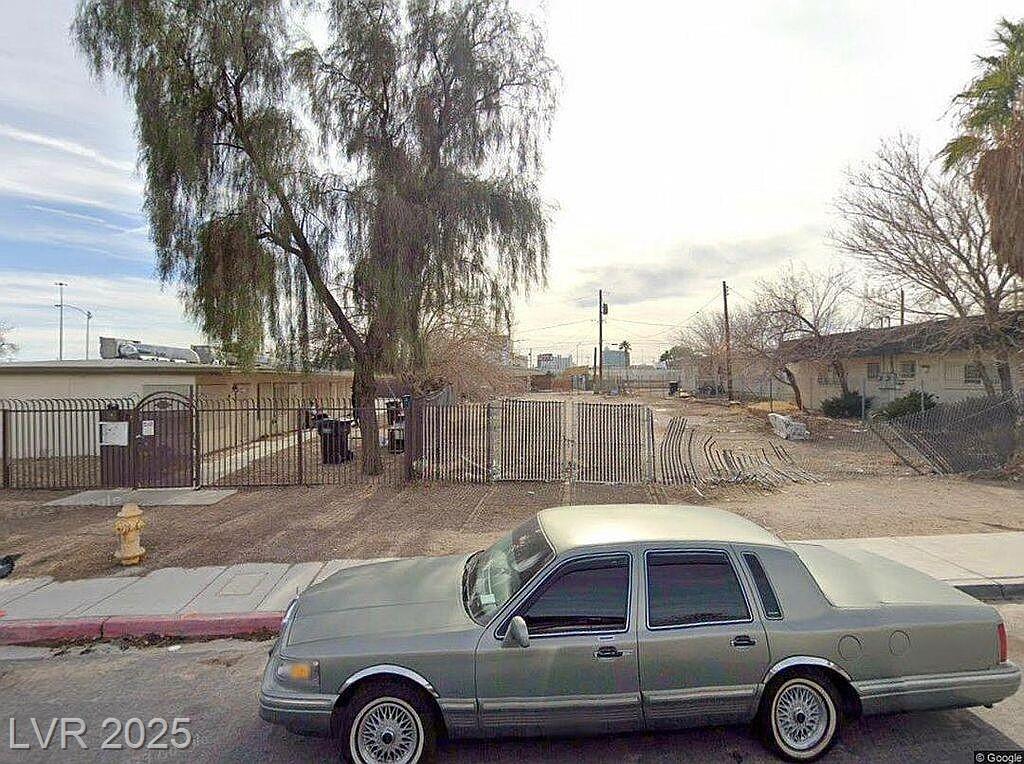 211 Jackson AVE