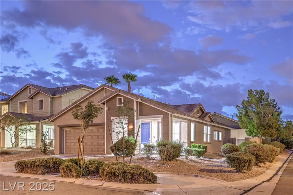 10762 Flame Vine CT