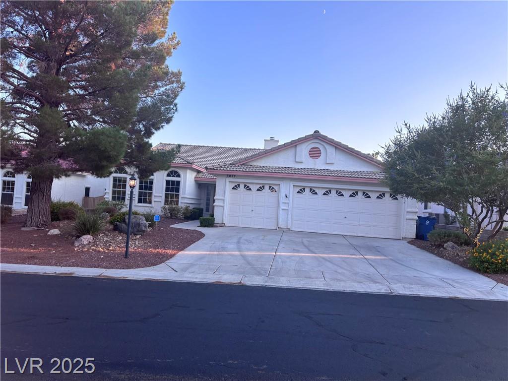 5017 Cliffrose DR