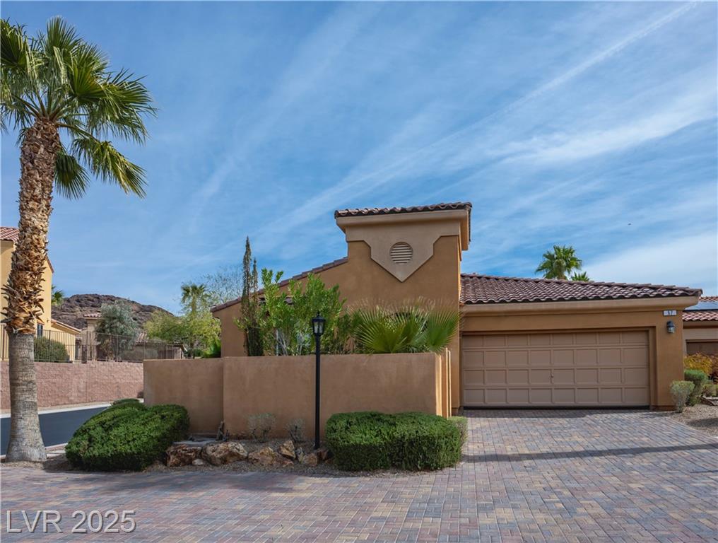57 Avenza DR