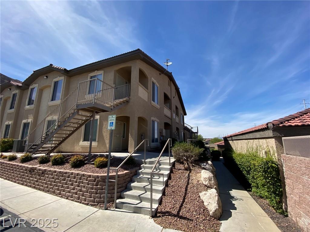 3541 Desert Cliff ST