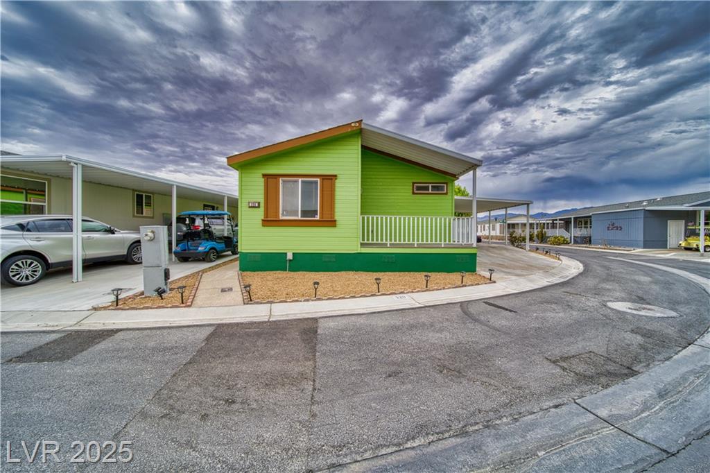 320 Riviera DR
