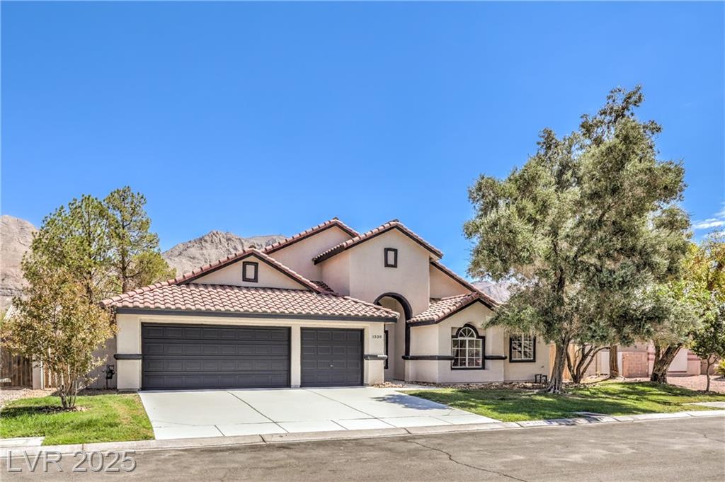 1330 Honey Lake ST