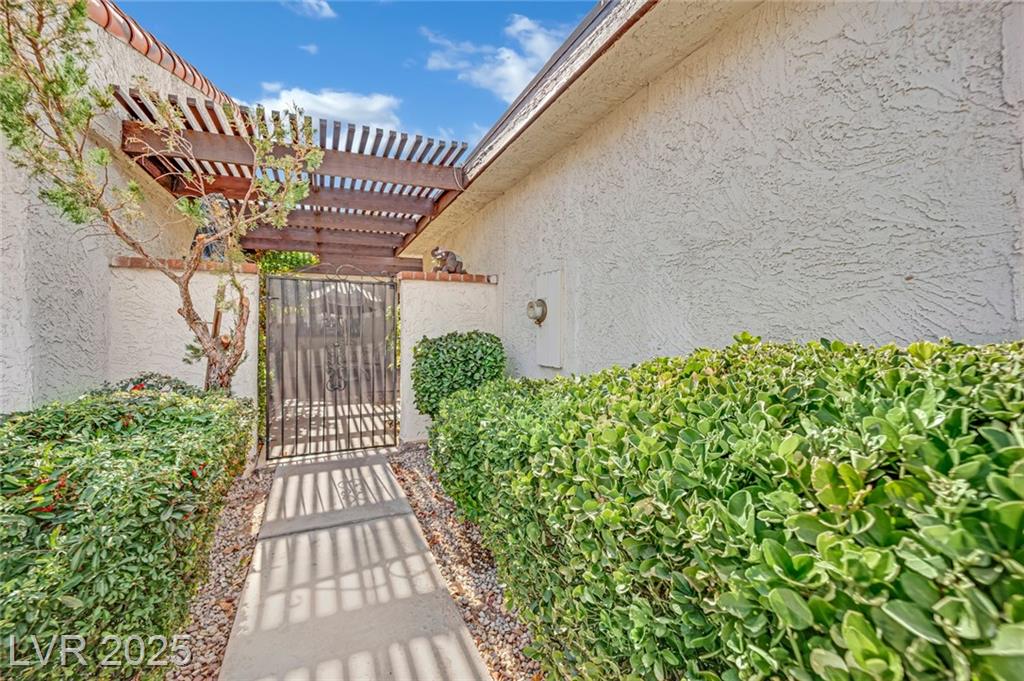 2541 La Cara AVE