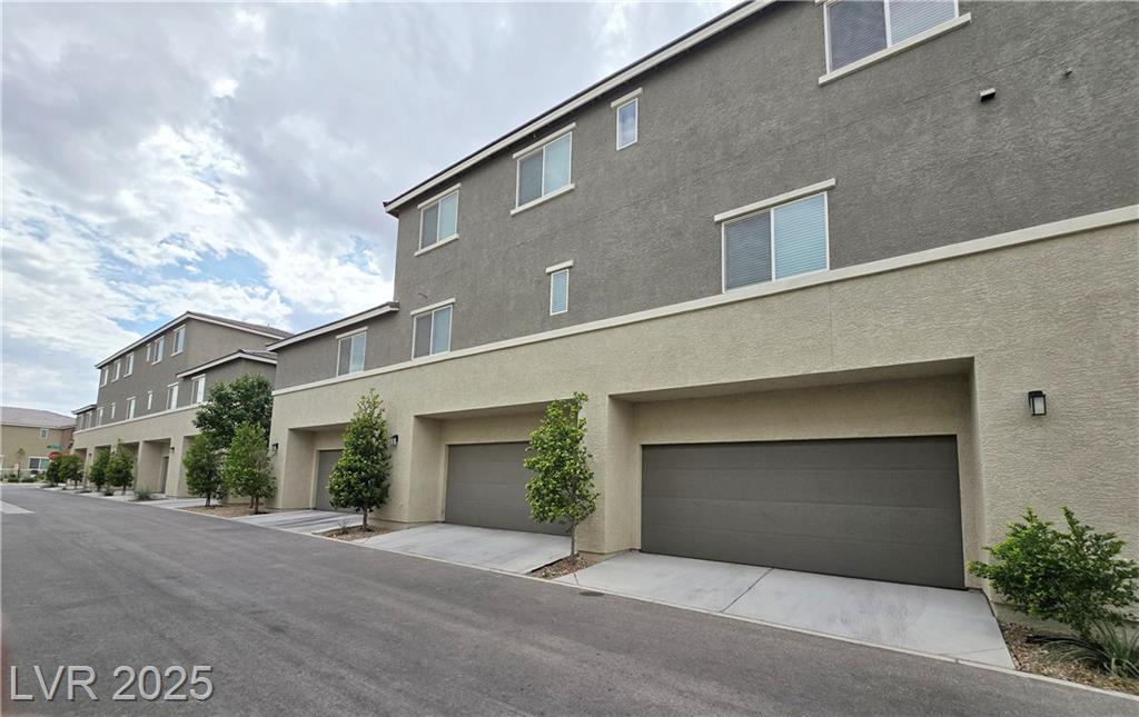2843 Kona Blue LN