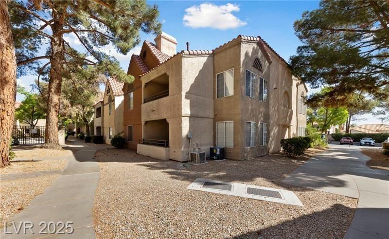 2200 Fort Apache RD