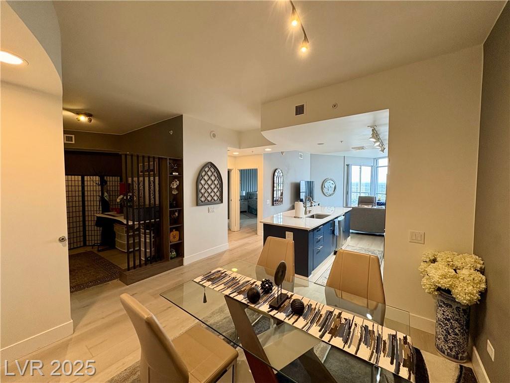 200 Sahara AVE