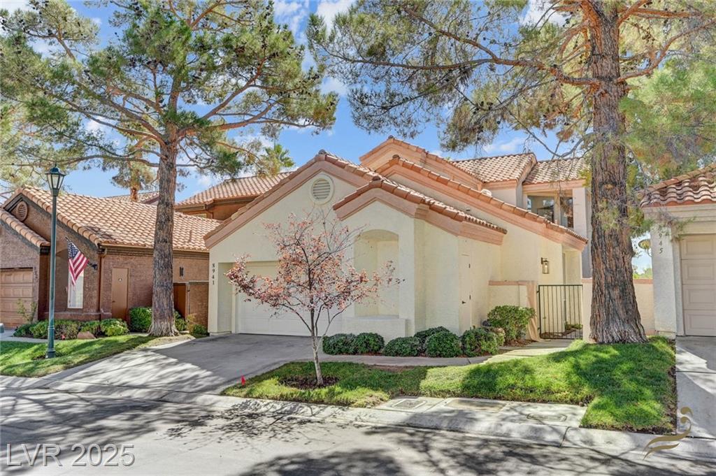 8941 Diamond Falls DR
