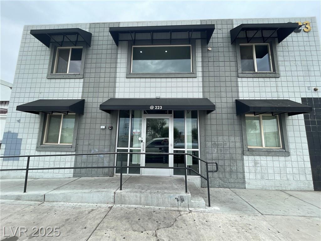 223 9th ST