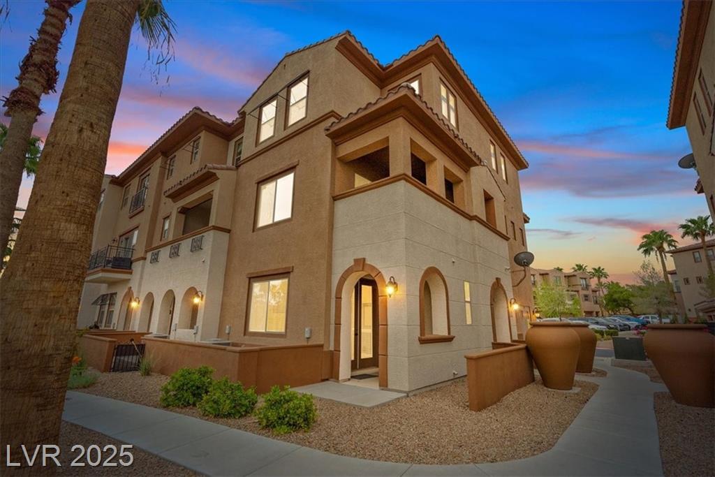 1069 VIA PRATO LN