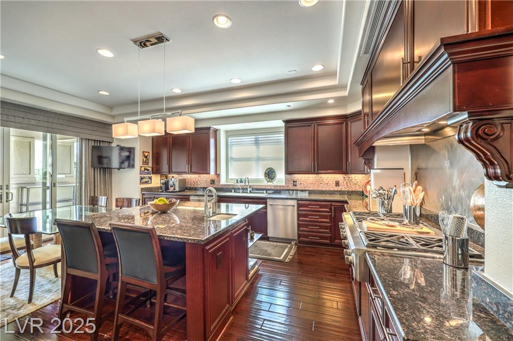 9205 Tesoras DR