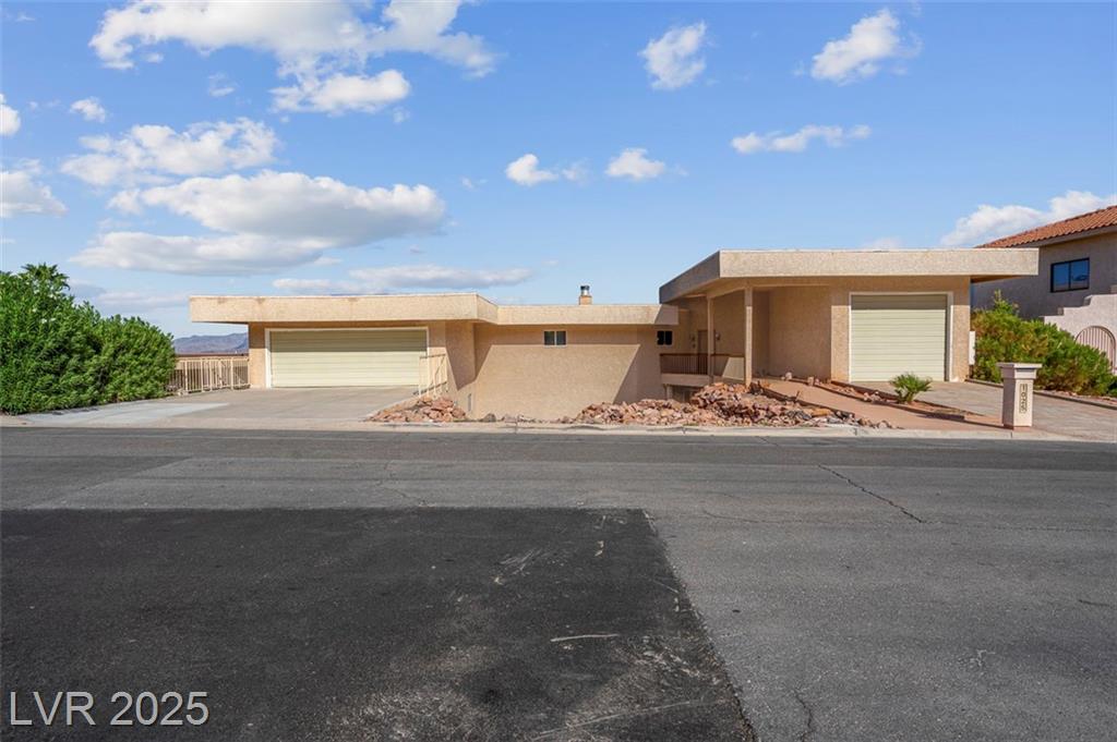 1025 Keys DR