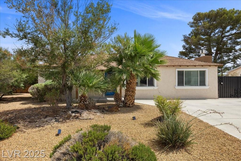 1261 Douglas DR