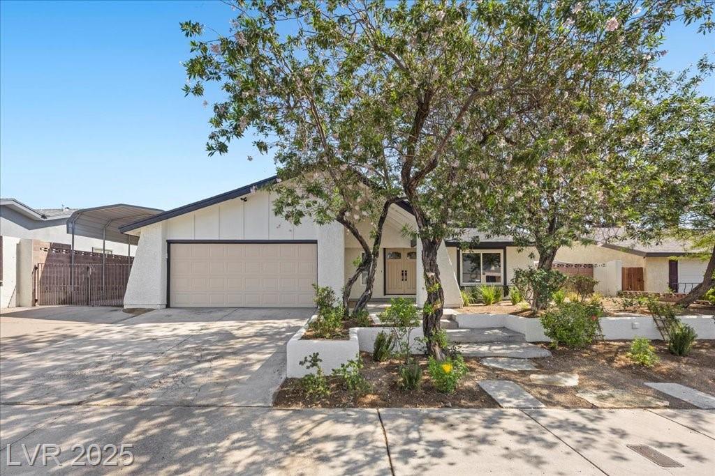 1115 Mariposa WAY