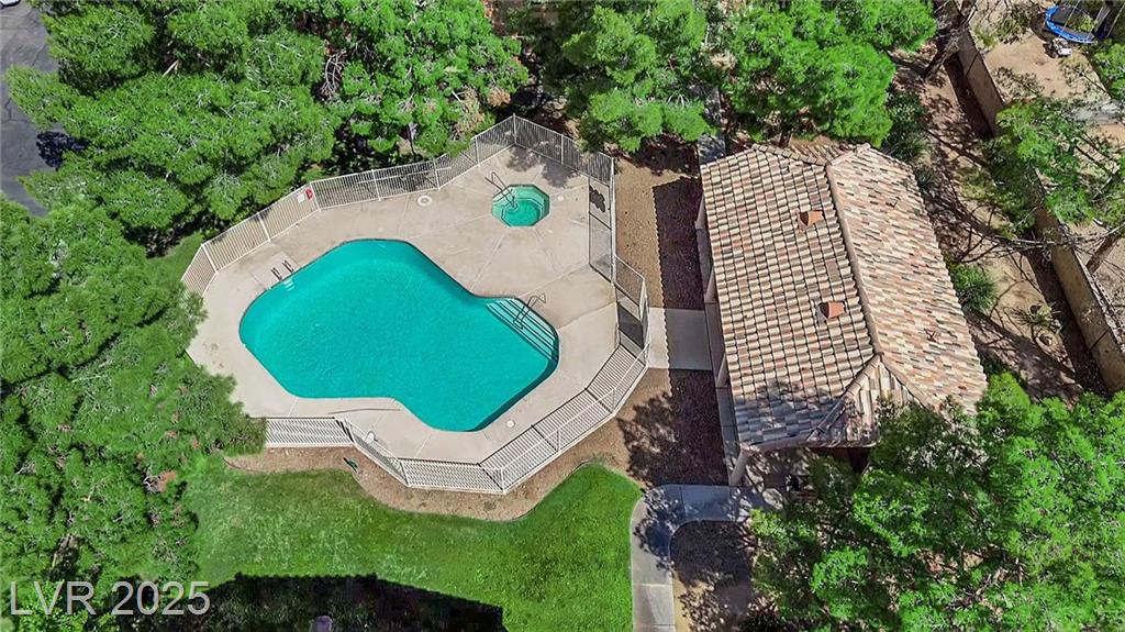 1600 Torrey Pines DR