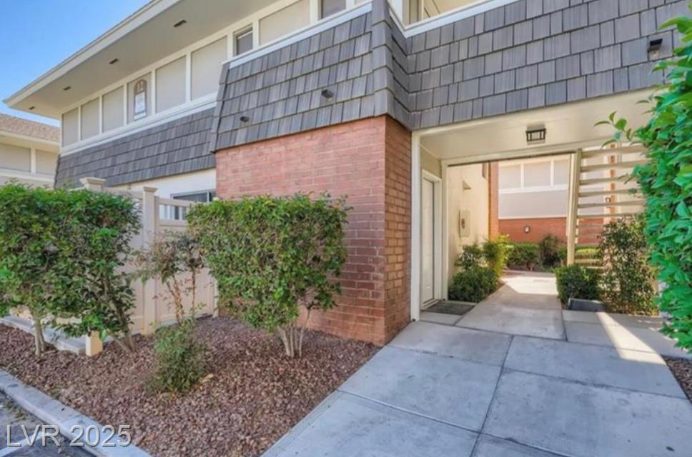 737 Oakmont AVE
