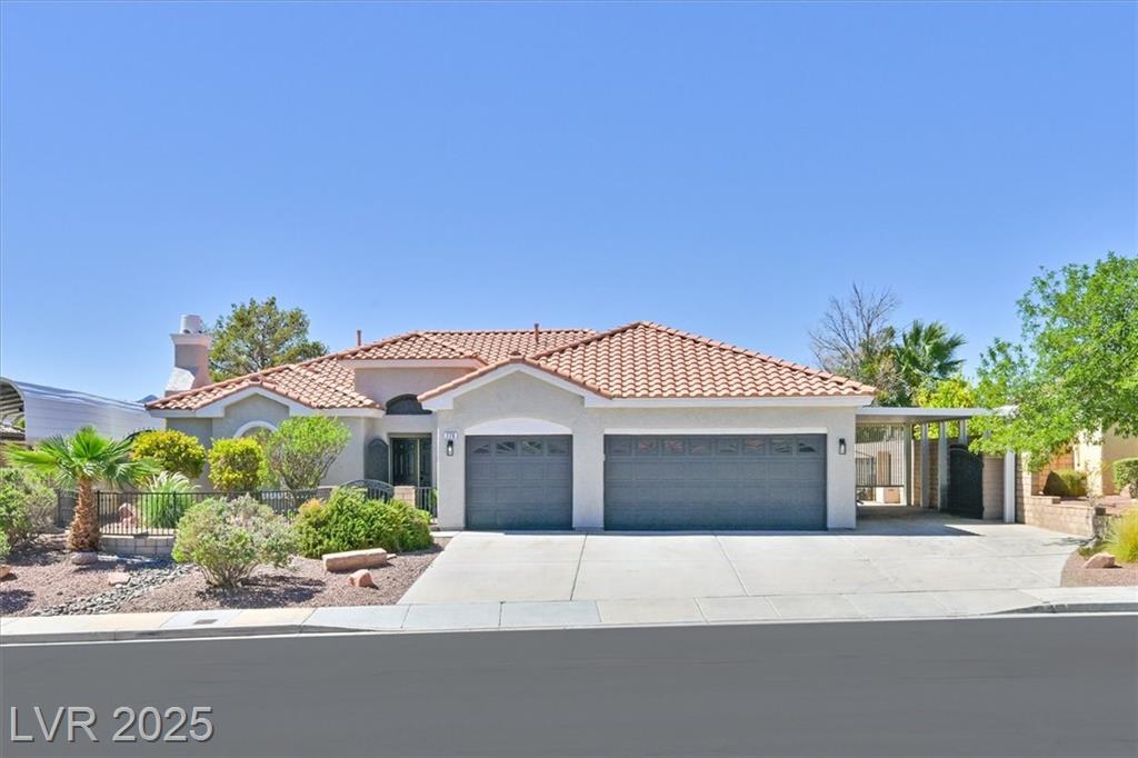 776 Fairway DR