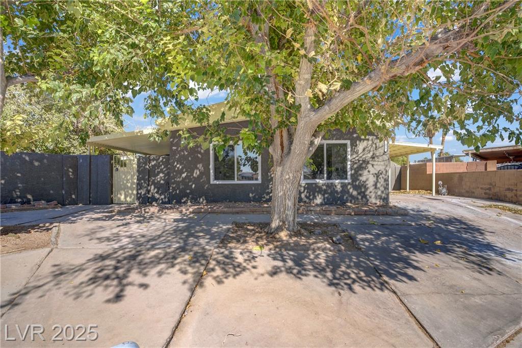 153 Sir Thomas DR