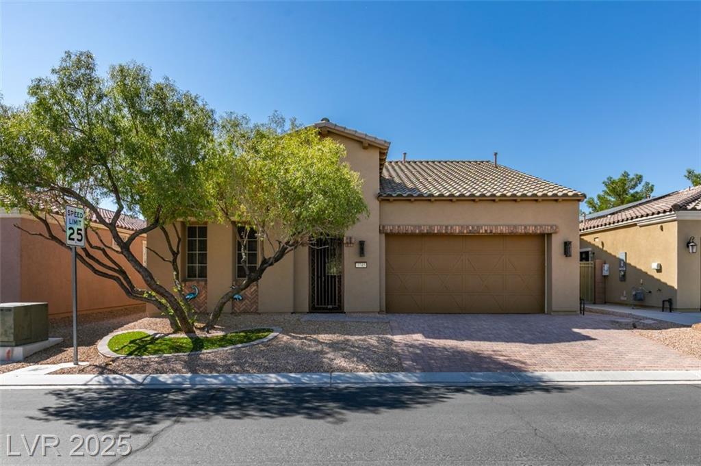 3745 Riviera Regal AVE