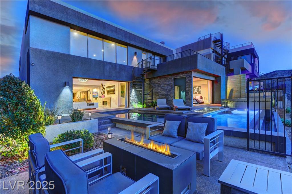 861 Vegas View DR