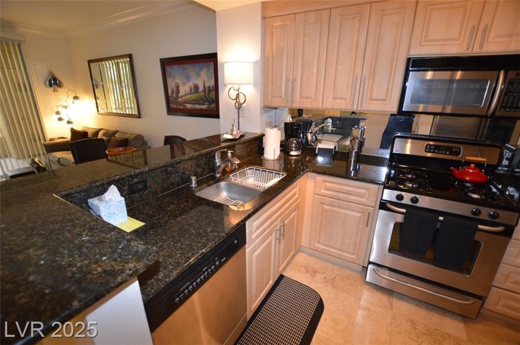 230 FLAMINGO RD