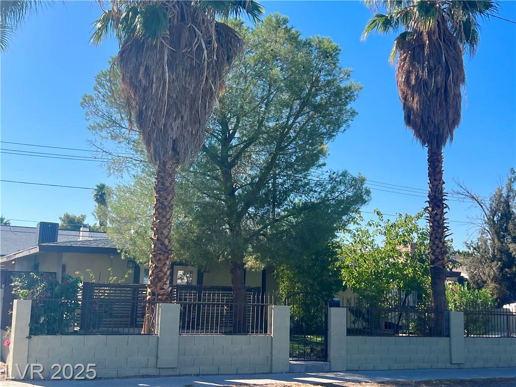 1325 Pyramid DR